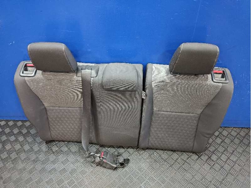 Recambio de asientos traseros para toyota yaris (xpa1f/mxph11/chxnbw) hybrid 1.5cc referencia OEM IAM   