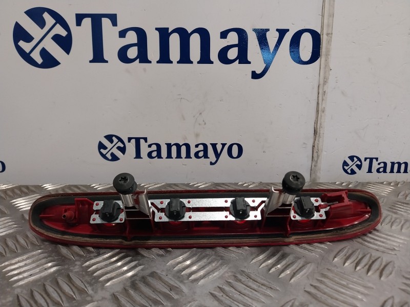 Recambio de piloto trasero central para peugeot 208 1.2 12v e-vti referencia OEM IAM 9674309080  