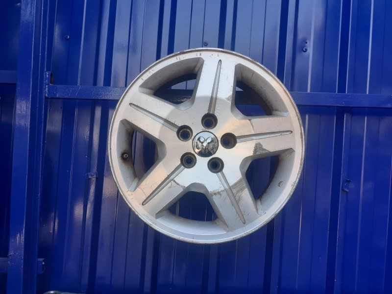 Recambio de llanta para dodge caliber 2.2 crd cat referencia OEM IAM 05191765AB  5191765AB