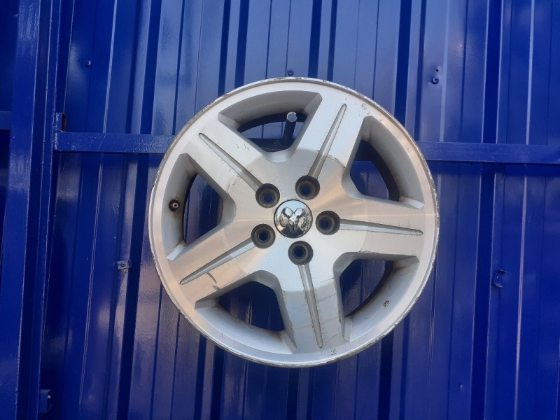 Recambio de llanta para dodge caliber 2.2 crd cat referencia OEM IAM 05191765AB  5191765AB