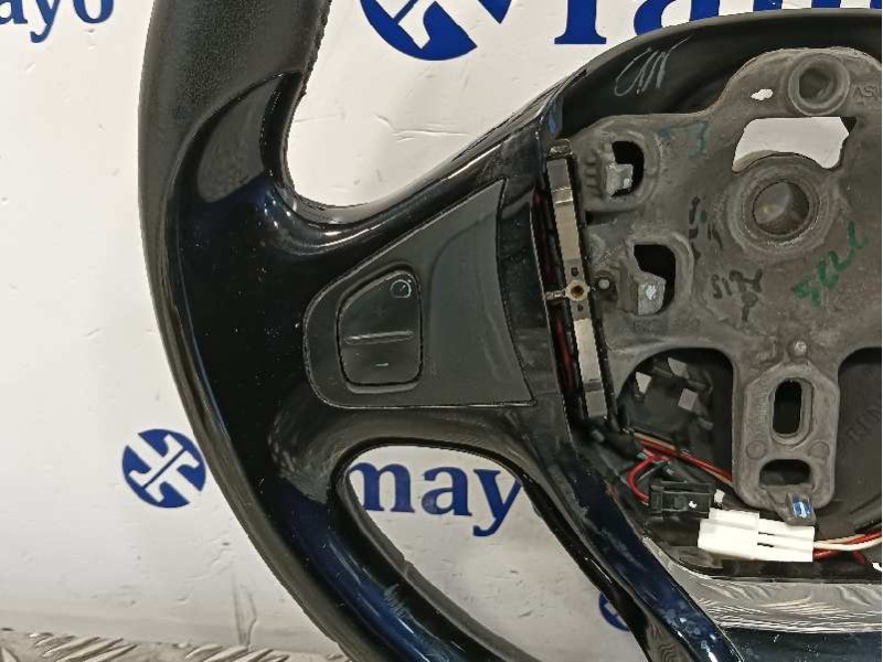 Recambio de volante para renault captur referencia OEM IAM 985105453R  