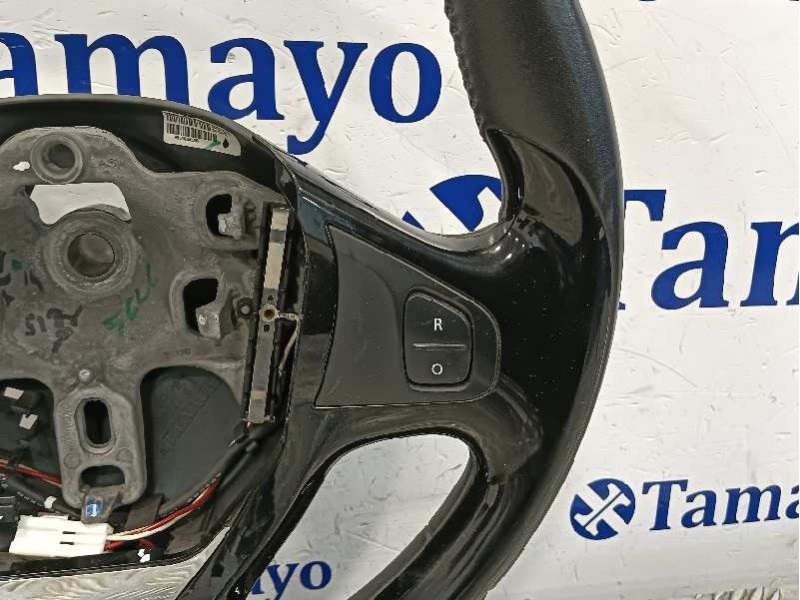Recambio de volante para renault captur referencia OEM IAM 985105453R  