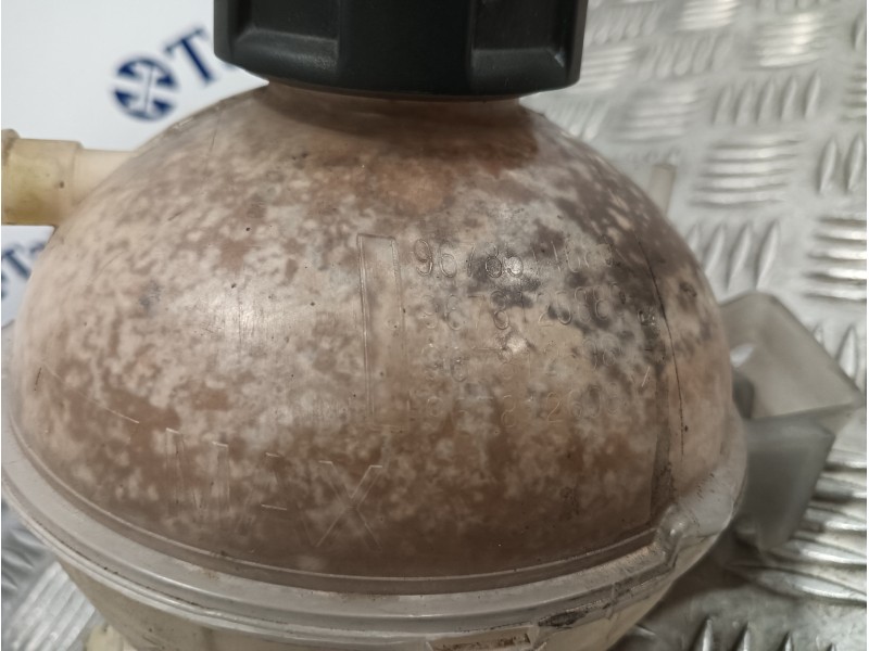 Recambio de deposito expansion para peugeot 308 1.6 blue-hdi fap referencia OEM IAM 9678514680 9678125980 9678125880