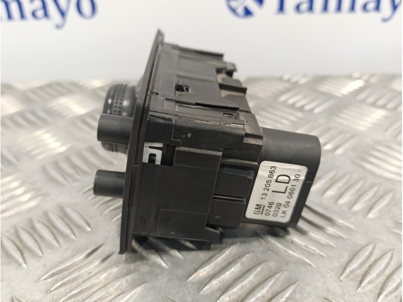 Recambio de mando luces para opel zafira b 1.9 cdti referencia OEM IAM 13205863  