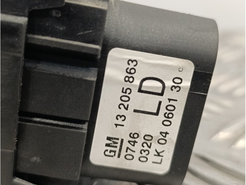 Recambio de mando luces para opel zafira b 1.9 cdti referencia OEM IAM 13205863  