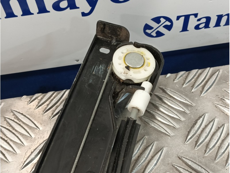 Recambio de elevalunas delantero derecho para chrysler grand voyager 3.3 referencia OEM IAM AY262100  