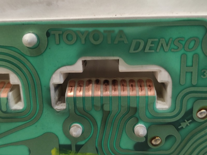 Recambio de cuadro instrumentos para toyota yaris referencia OEM IAM 8380052640 7508380052640 4573000961