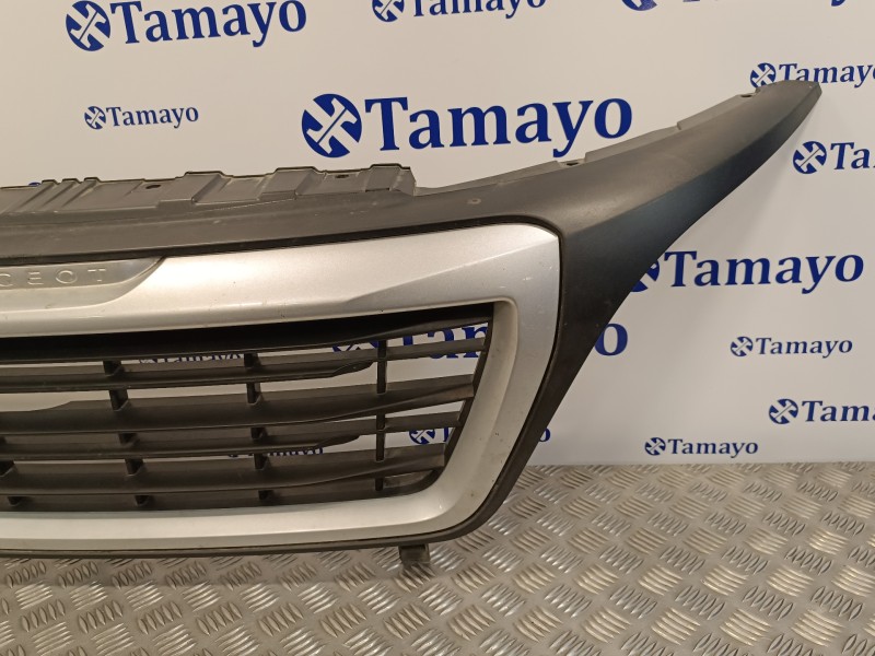 Recambio de rejilla delantera para peugeot boxer furgón 2.2 hdi fap cat referencia OEM IAM 1314847070  