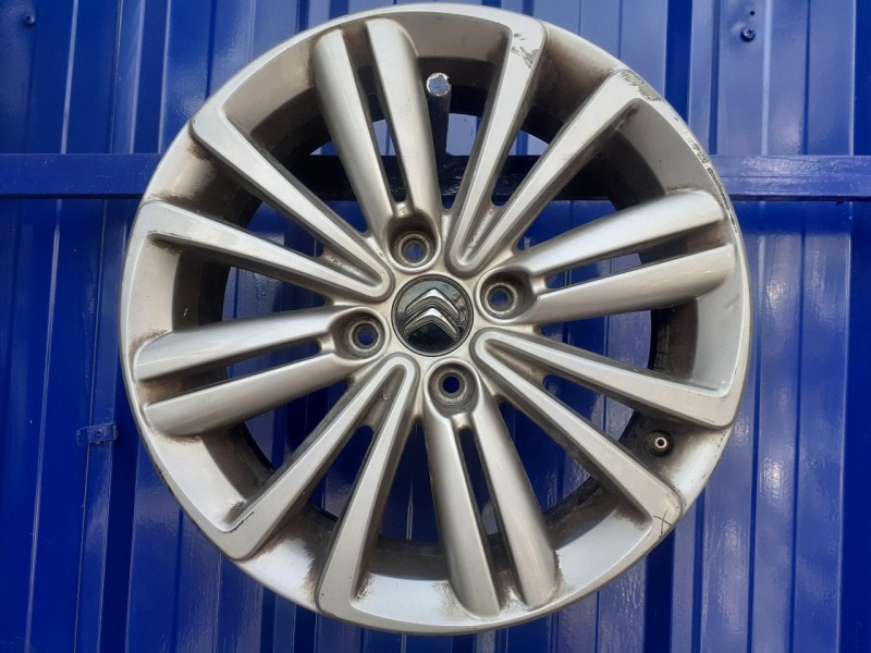 Recambio de llanta para citroën c-elysée 1.6 16v vti referencia OEM IAM 9677100677  HL47592