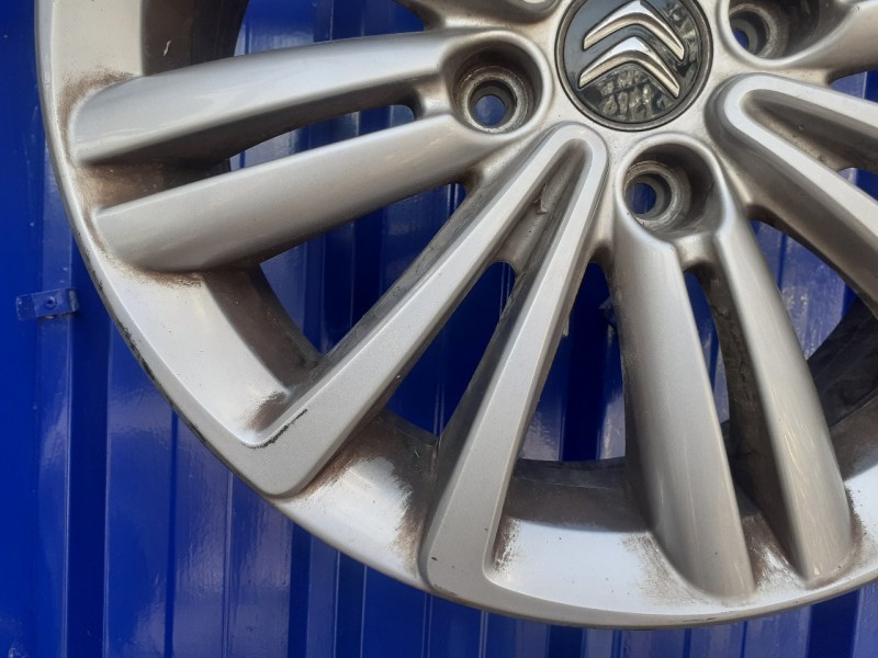 Recambio de llanta para citroën c-elysée 1.6 16v vti referencia OEM IAM 9677100677  HL47592