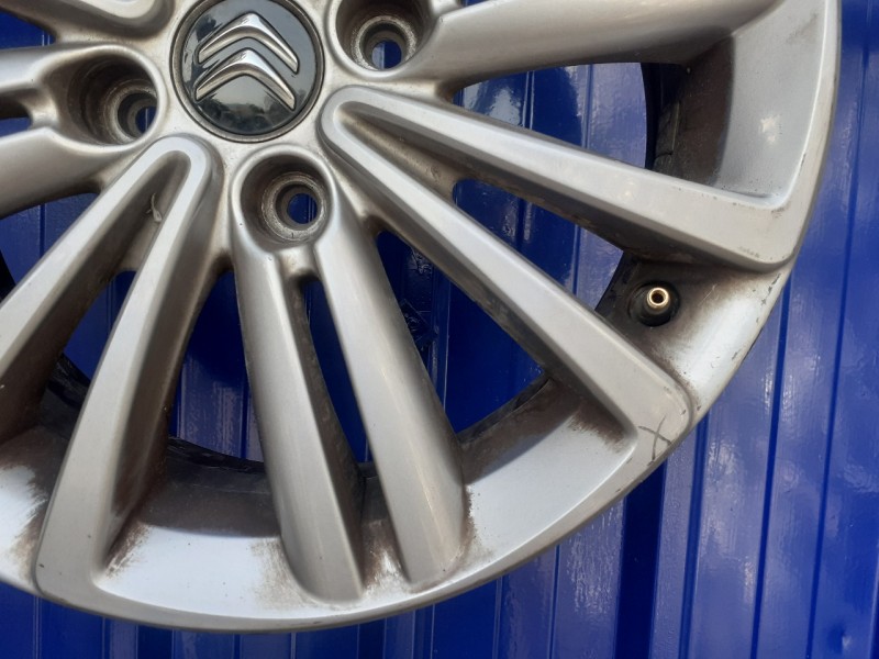 Recambio de llanta para citroën c-elysée 1.6 16v vti referencia OEM IAM 9677100677  HL47592