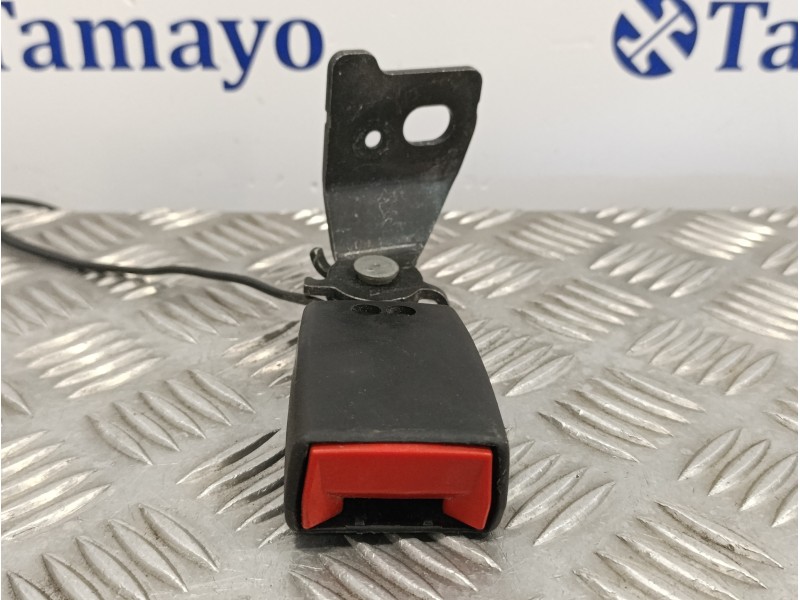 Recambio de enganche cinturon trasero izquierdo para peugeot 308 1.6 blue-hdi fap referencia OEM IAM   