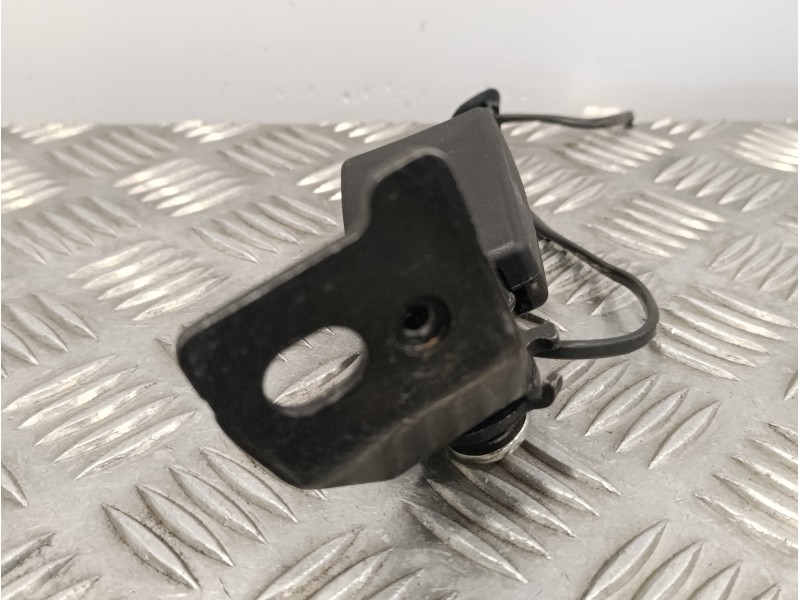 Recambio de enganche cinturon trasero izquierdo para peugeot 308 1.6 blue-hdi fap referencia OEM IAM   