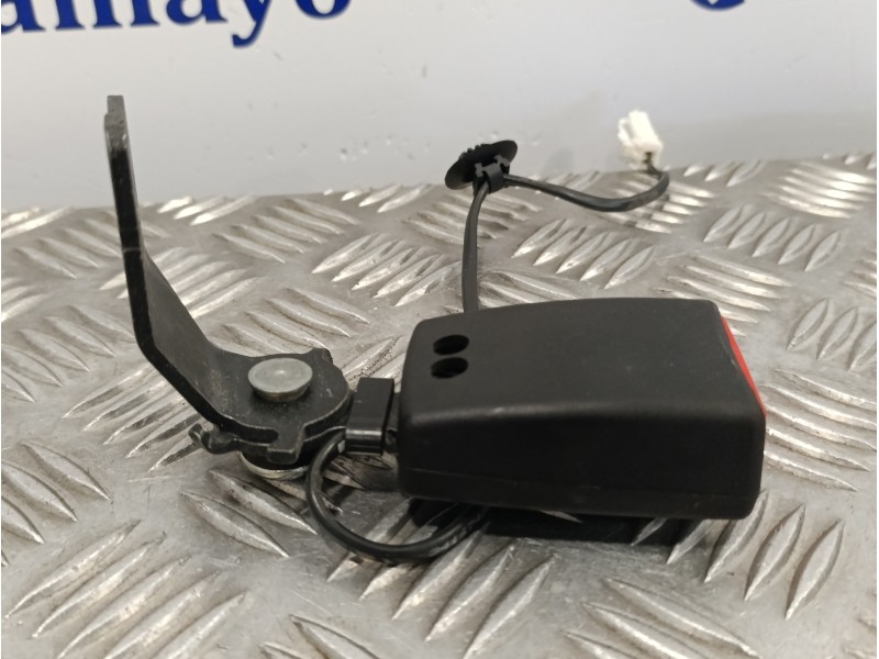 Recambio de enganche cinturon trasero izquierdo para peugeot 308 1.6 blue-hdi fap referencia OEM IAM   