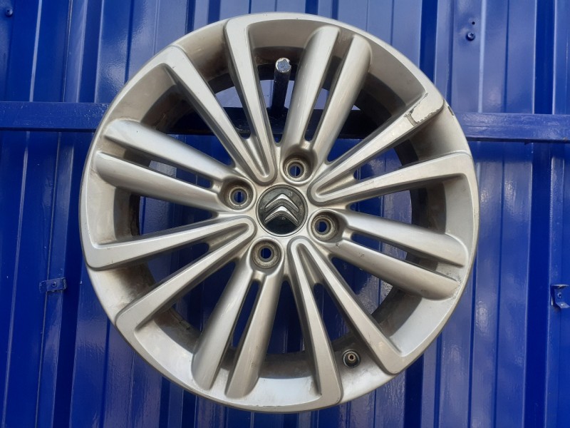 Recambio de llanta para citroën c-elysée 1.6 16v vti referencia OEM IAM 9677100677  HL47592