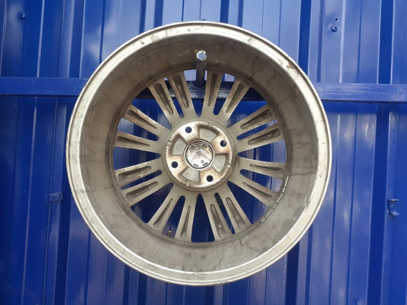 Recambio de llanta para citroën c-elysée 1.6 16v vti referencia OEM IAM 9677100677  HL47592