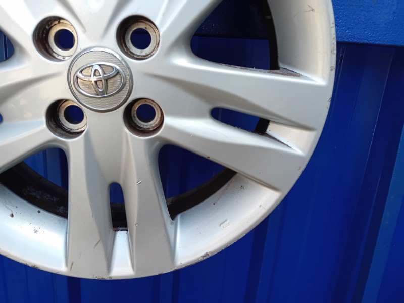 Recambio de llanta para toyota iq referencia OEM IAM   