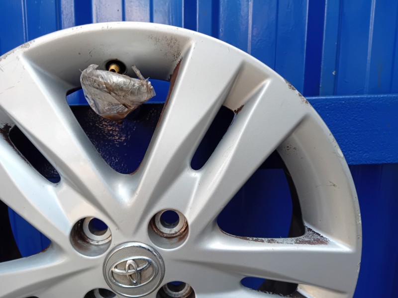 Recambio de llanta para toyota iq referencia OEM IAM   