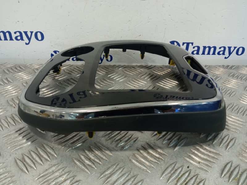 Recambio de moldura para renault captur referencia OEM IAM 00134727 682700795R 68270538R