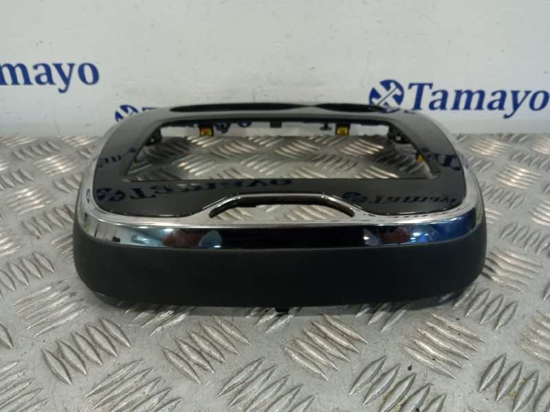 Recambio de moldura para renault captur referencia OEM IAM 00134727 682700795R 68270538R