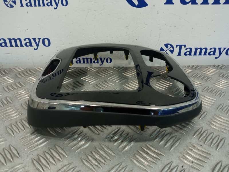 Recambio de moldura para renault captur referencia OEM IAM 00134727 682700795R 68270538R