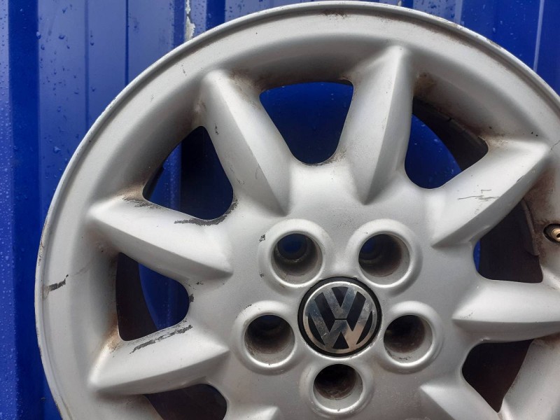 Recambio de llanta para volkswagen golf iii berlina (1h1) 2.0 referencia OEM IAM 1H0601025T  