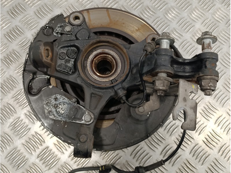 Recambio de mangueta delantera derecha para peugeot 308 1.6 blue-hdi fap referencia OEM IAM 9806779480  