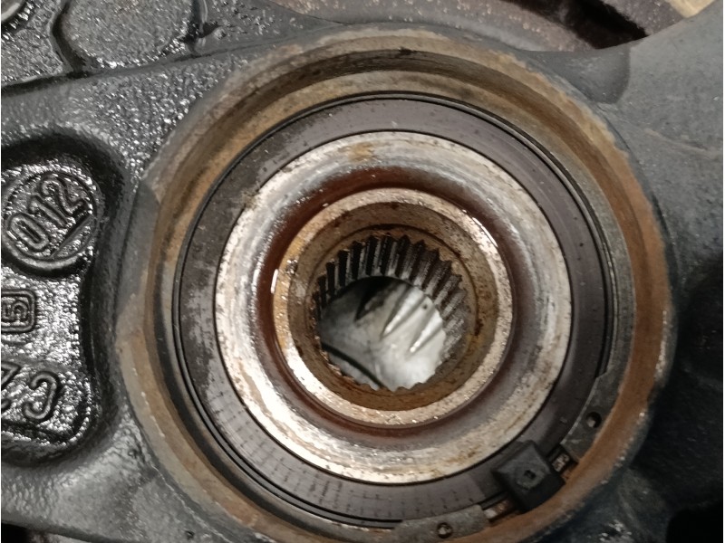 Recambio de mangueta delantera derecha para peugeot 308 1.6 blue-hdi fap referencia OEM IAM 9806779480  