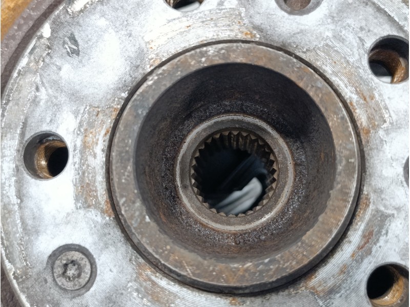 Recambio de mangueta delantera izquierda para peugeot 308 1.6 blue-hdi fap referencia OEM IAM 9806779580  