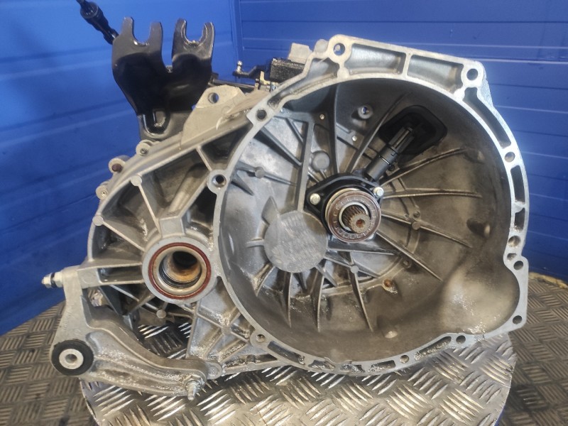 Recambio de caja cambios para ford focus ranchera familiar (dnw) 1.8 tddi referencia OEM IAM 4M5R7002YA  