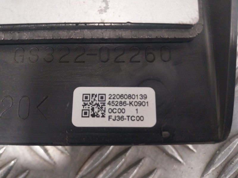 Recambio de moldura para toyota yaris (xpa1f/mxph11/chxnbw) hybrid 1.5cc referencia OEM IAM 45286K0901C0  GS32202260
