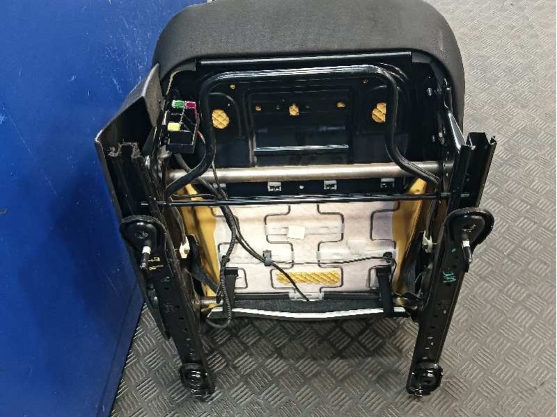 Recambio de asiento delantero derecho para ford fiesta (ccn) referencia OEM IAM   