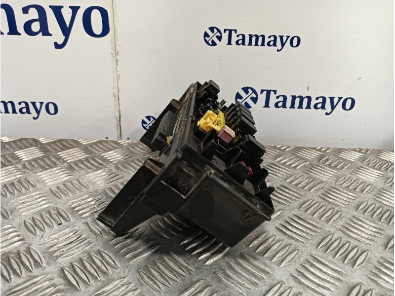 Recambio de caja reles / fusibles para jeep gr. cherokee (wh) 3.0 crd cat referencia OEM IAM 04692167AB  