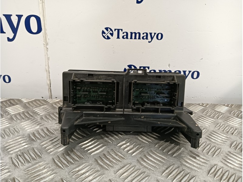 Recambio de caja reles / fusibles para jeep gr. cherokee (wh) 3.0 crd cat referencia OEM IAM 04692167AB  