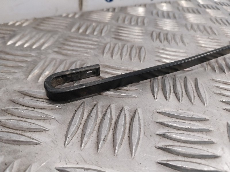 Recambio de brazo limpia delantero derecho para nissan interstar m1 fm referencia OEM IAM 8200734777  