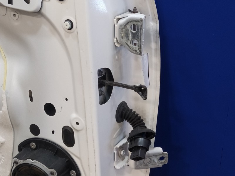 Recambio de puerta trasera izquierda para citroën c3 1.4 referencia OEM IAM   