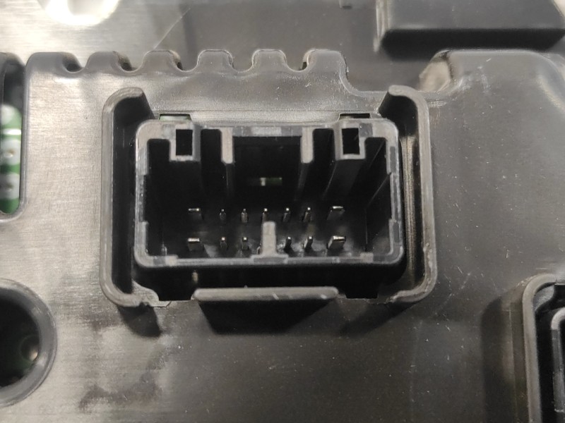 Recambio de cuadro instrumentos para toyota yaris 1.3 16v cat referencia OEM IAM 838000DP60 P6775 MB1575505217