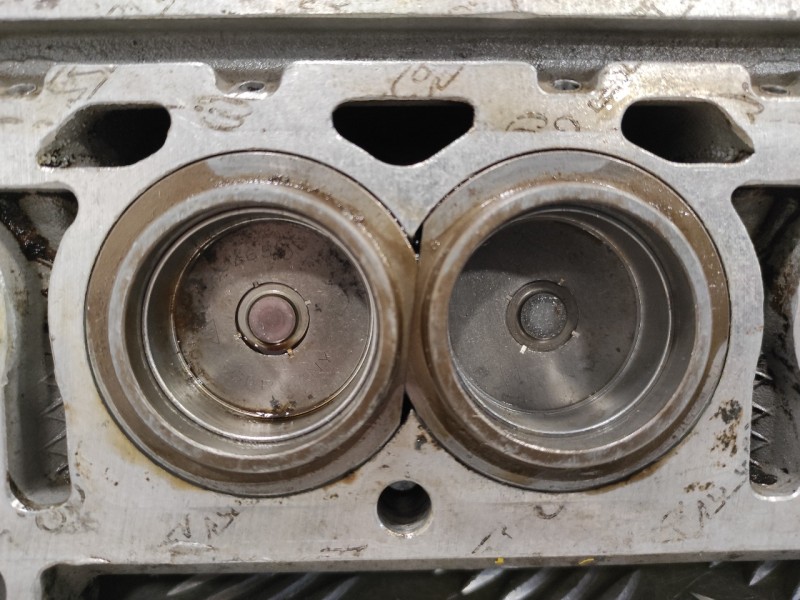 Recambio de culatin para porsche 928 5.0 v8 referencia OEM IAM 9282505R  