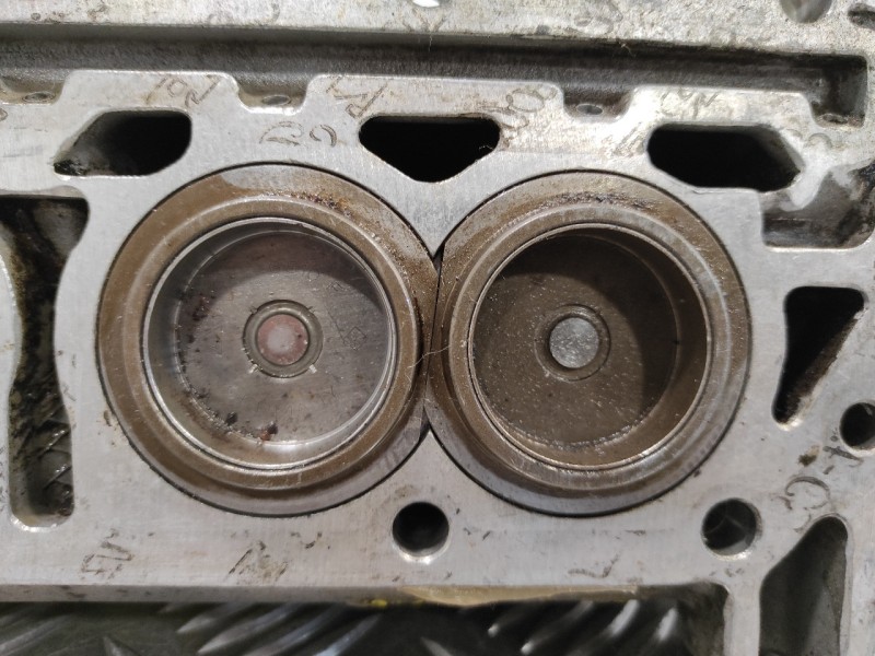 Recambio de culatin para porsche 928 5.0 v8 referencia OEM IAM 9282505R  