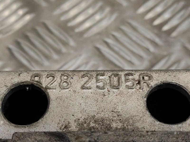 Recambio de culatin para porsche 928 5.0 v8 referencia OEM IAM 9282505R  