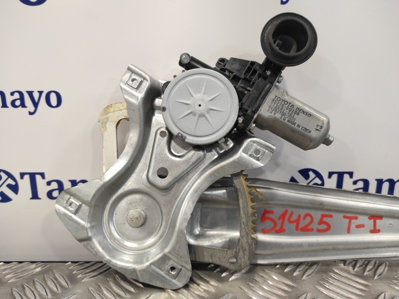 Recambio de elevalunas trasero izquierdo para toyota yaris 1.3 16v cat referencia OEM IAM 857100D100 AV2621002331 973582101