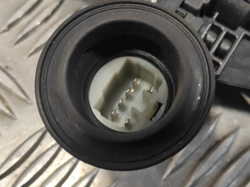 Recambio de elevalunas trasero izquierdo para toyota yaris 1.3 16v cat referencia OEM IAM 857100D100 AV2621002331 973582101