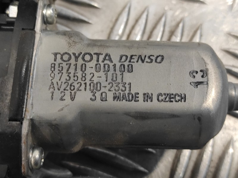 Recambio de elevalunas trasero izquierdo para toyota yaris 1.3 16v cat referencia OEM IAM 857100D100 AV2621002331 973582101