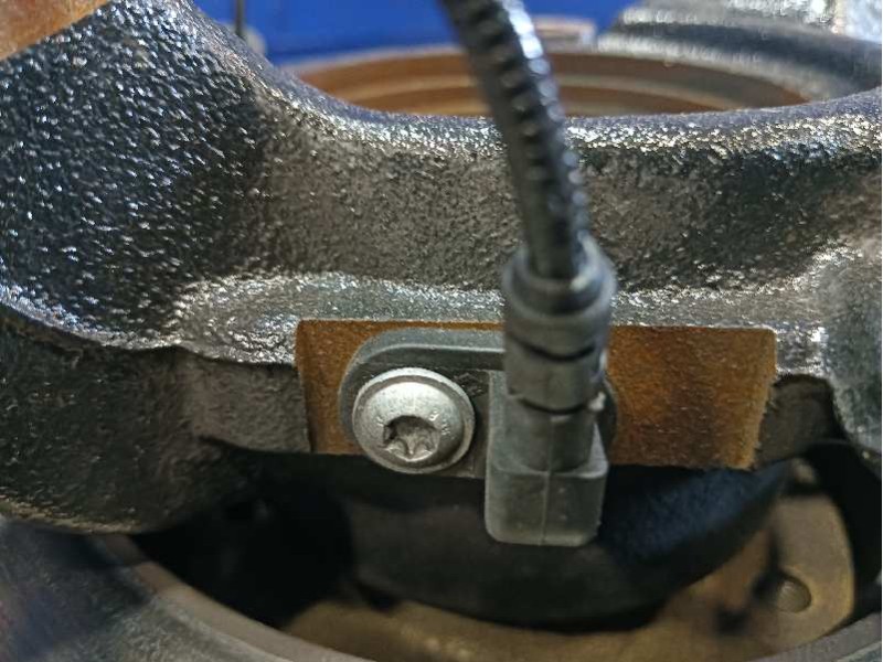 Recambio de mangueta delantera izquierda para nissan interstar m1 fm referencia OEM IAM   
