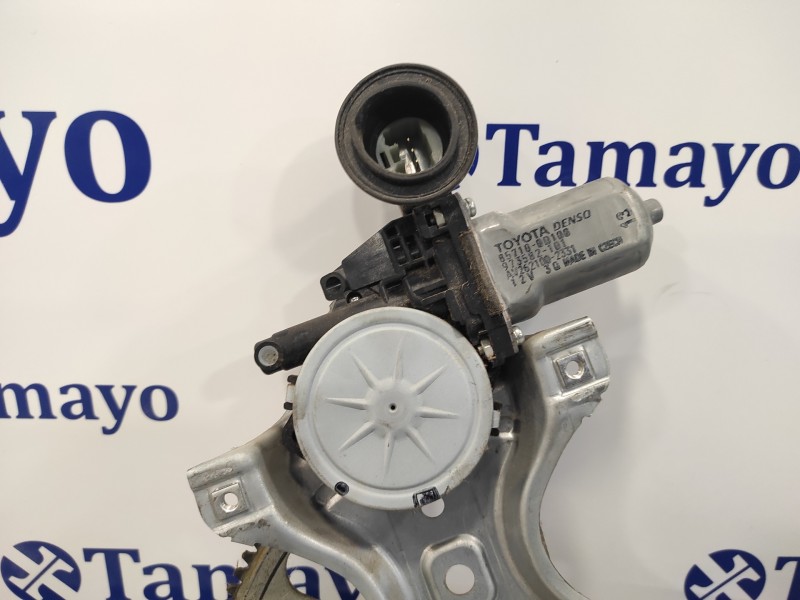 Recambio de elevalunas delantero derecho para toyota yaris 1.3 16v cat referencia OEM IAM 857100D100 AV2621002331 973582101