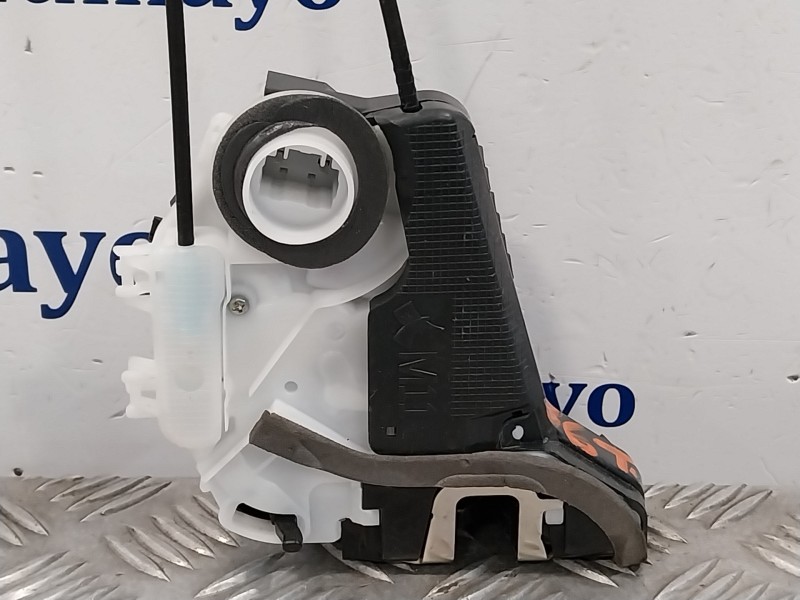 Recambio de cerradura puerta trasera derecha para toyota yaris cross cross (xp210) referencia OEM IAM M7314450M6  