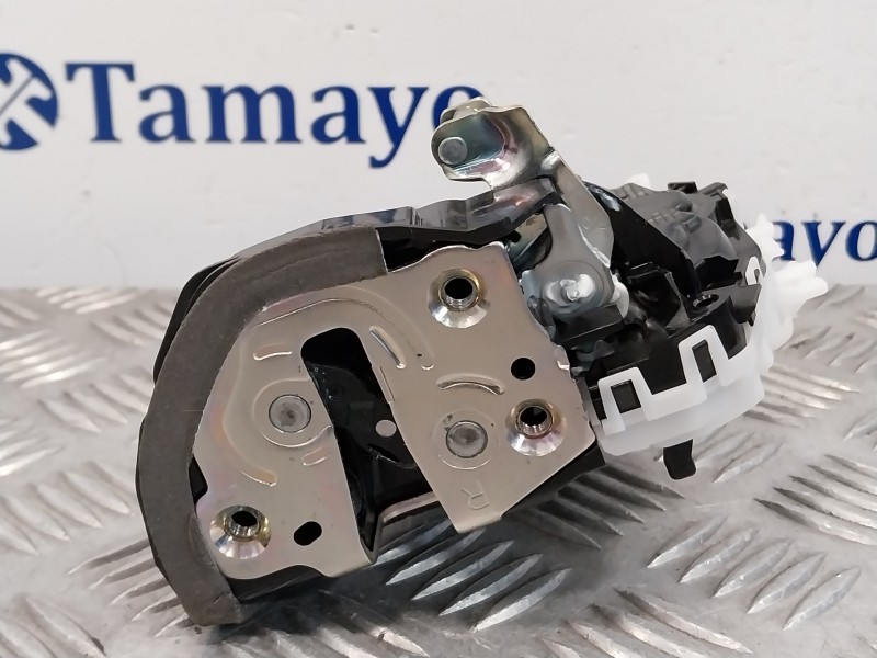 Recambio de cerradura puerta trasera derecha para toyota yaris cross cross (xp210) referencia OEM IAM M7314450M6  