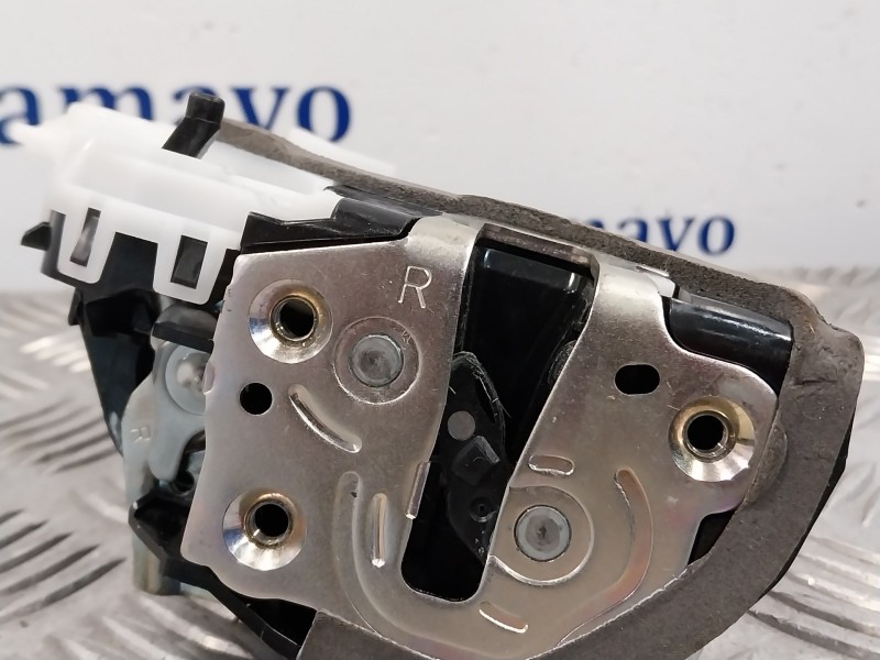 Recambio de cerradura puerta trasera derecha para toyota yaris cross cross (xp210) referencia OEM IAM M7314450M6  