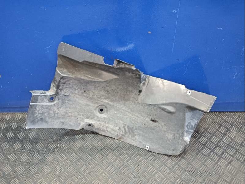 Recambio de plastico paso rueda delantero izquierdo para nissan interstar m1 fm referencia OEM IAM 63841003R  