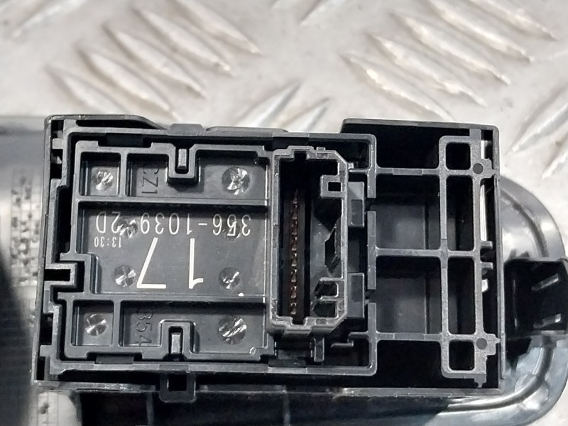 Recambio de mando elevalunas trasero derecho para toyota yaris cross cross (xp210) referencia OEM IAM 74271K0090  